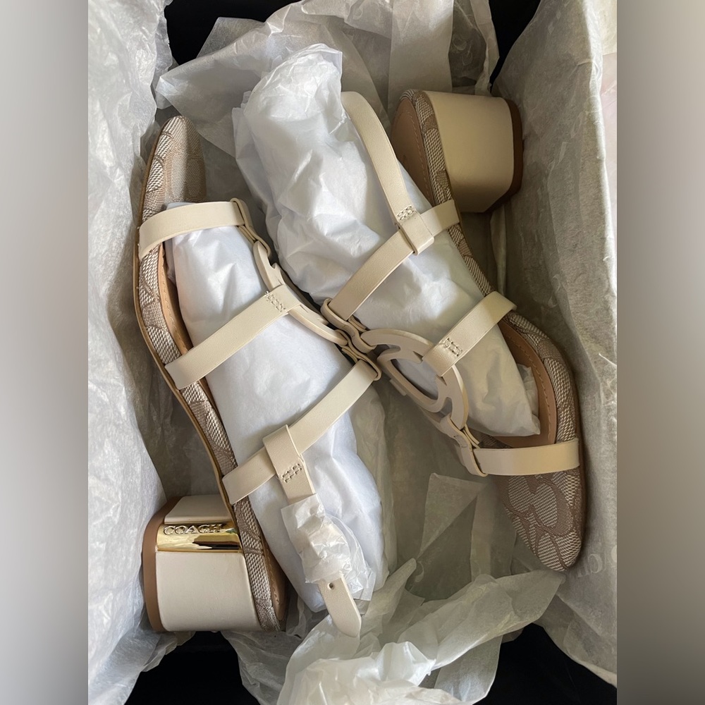Beautiful leather Coach Block Heel Sandals - Picture 3 of 7